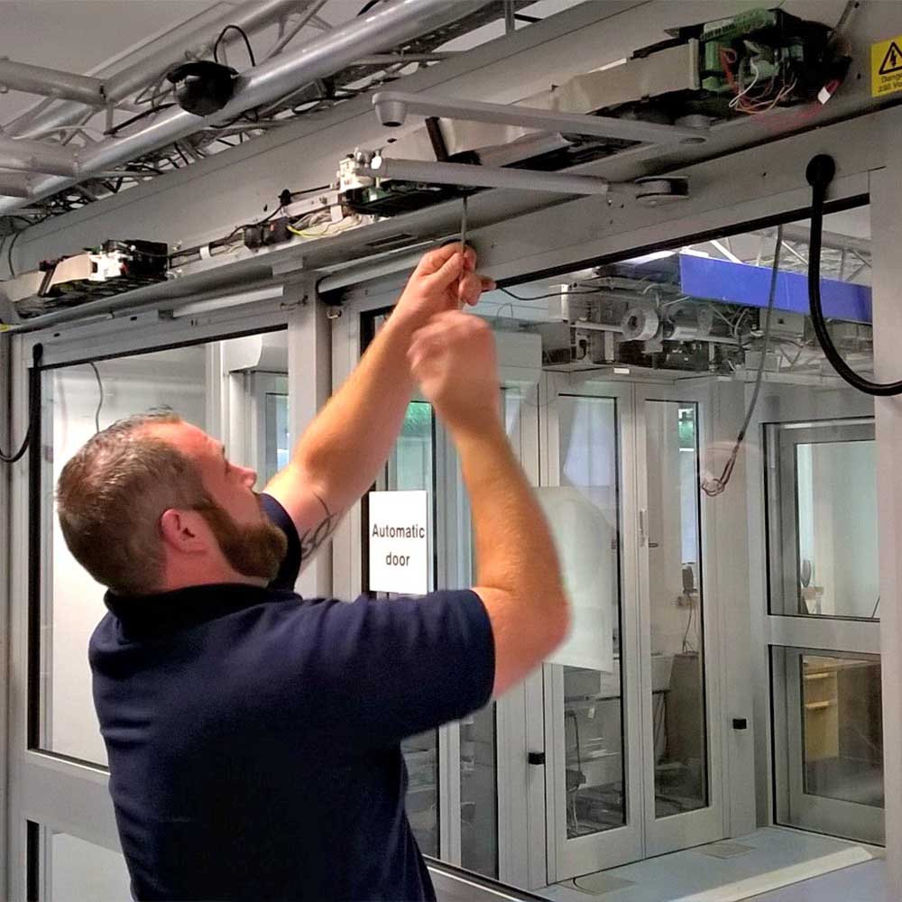 Qapıların servisi və quraşdırılması